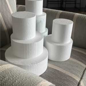 Modern White Foam cake dummies and a rotating cake stand - Home Accents